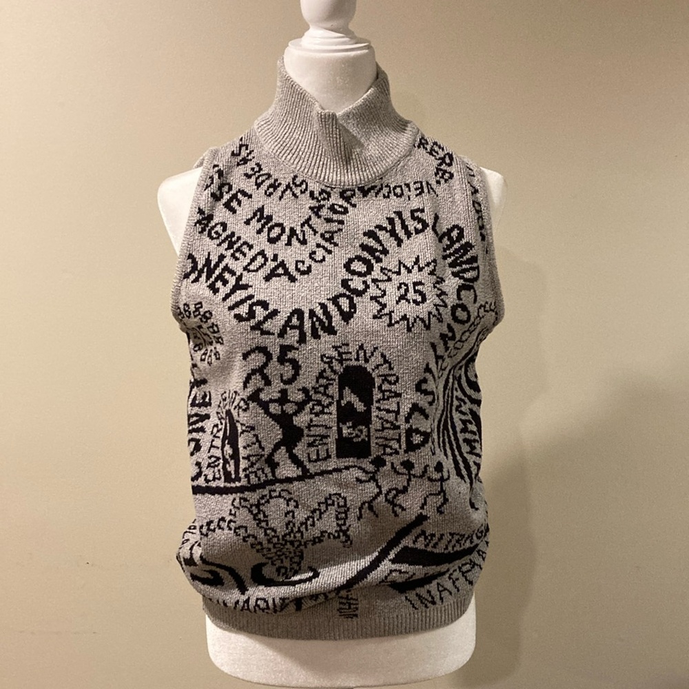 Beautiful sleeveless Mock Top